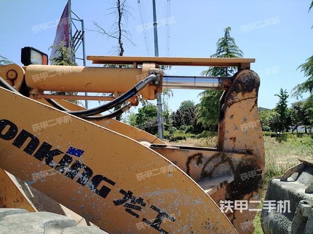 鏟斗油缸側(cè)面（工作裝置）