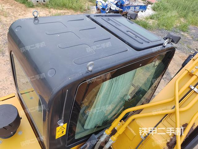 驾驶室顶部(整机外观) 驾驶室顶部(整机外观)