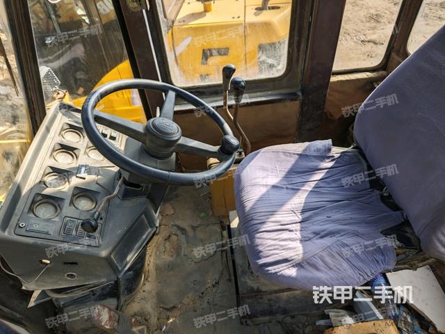 駕駛室操作臺(tái)（整機(jī)外觀及大件）