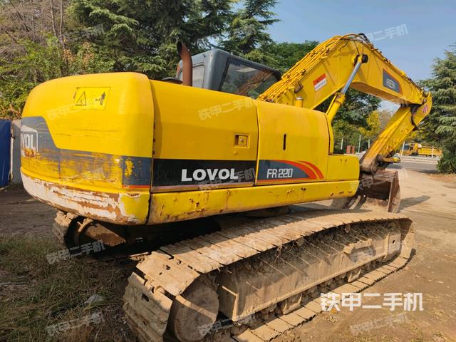 雷沃重工FR220-7挖掘机的设备实拍-第3张实拍照片