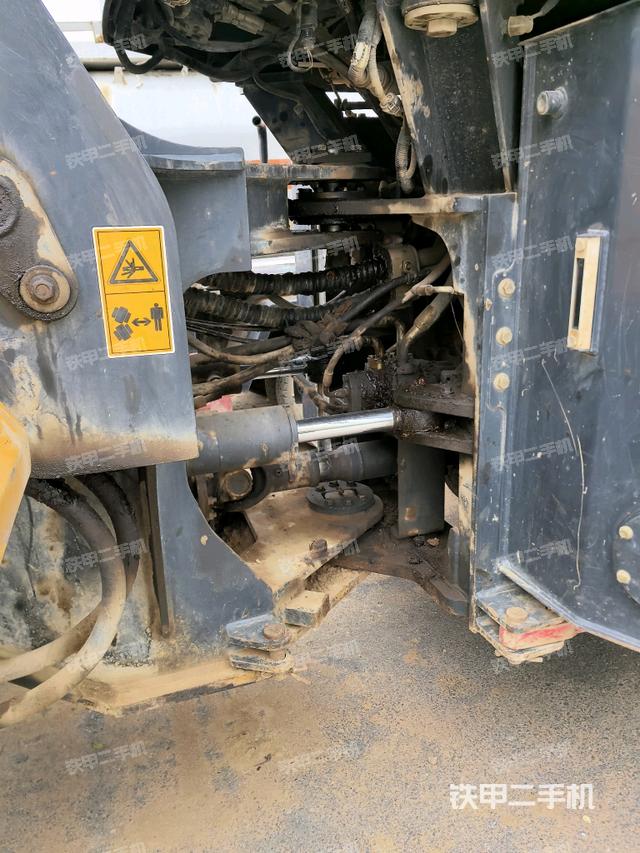 車架鉸接（液壓/傳動系統(tǒng)）