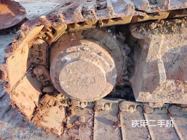 右驅(qū)動輪/右后輪（行走機(jī)構(gòu)）