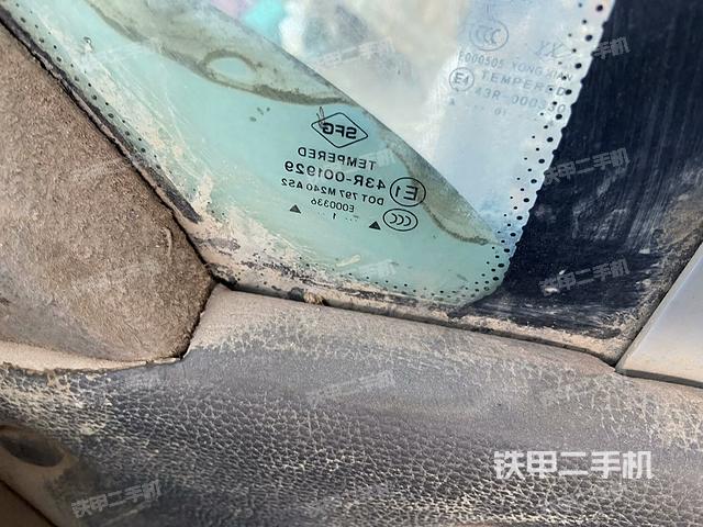 后窗玻璃角標（駕駛室部分）