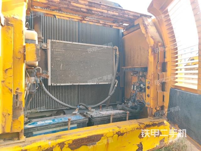散熱器正面(大件艙室) 散熱器正面(大件艙室)