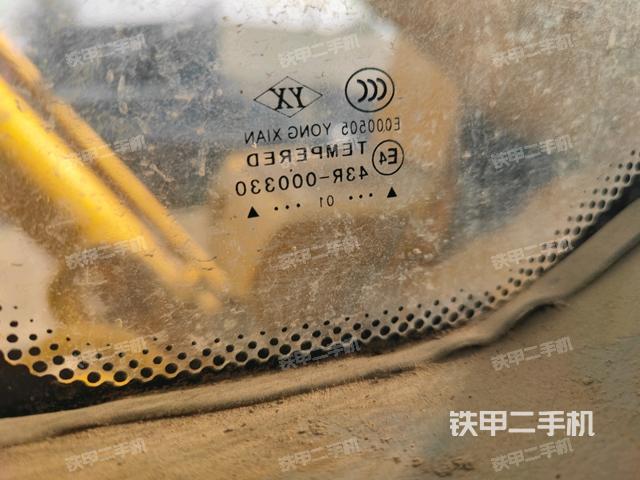 后窗玻璃角標(駕駛室部分) 后窗玻璃角標(駕駛室部分)