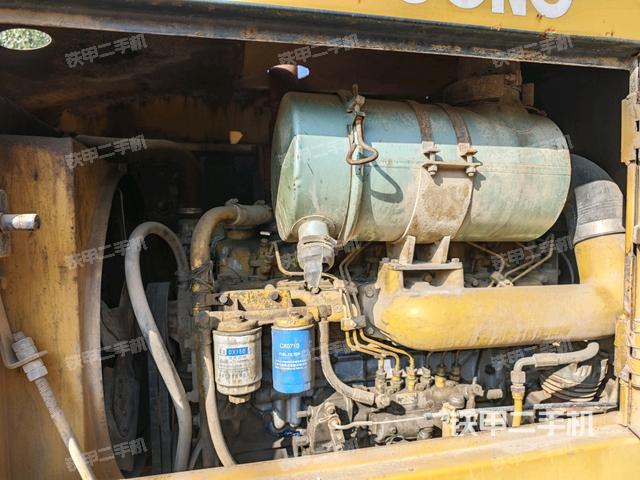 發(fā)動(dòng)機(jī)左側(cè)（整機(jī)外觀及大件）