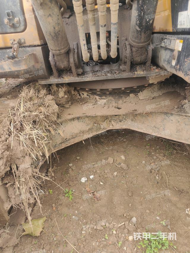 轉(zhuǎn)盤和下車架正前（工作和回轉(zhuǎn)裝置）