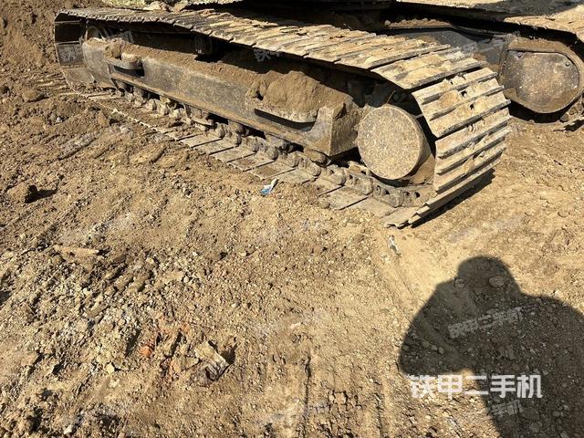 沃尔沃EC140DL挖掘机的设备实拍-第3张实拍照片