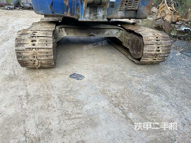 轉(zhuǎn)盤和下車架正前（工作和回轉(zhuǎn)裝置）