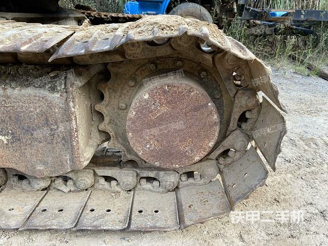 左驅(qū)動輪（行走機構(gòu)）