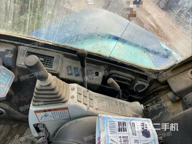 座椅右側(cè)控制臺/鑰匙門/油門/含右手柄（駕駛室部分）