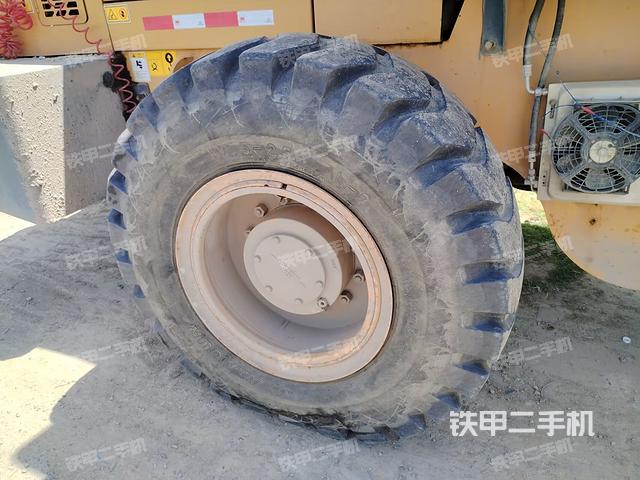 右前輪（行走機構）