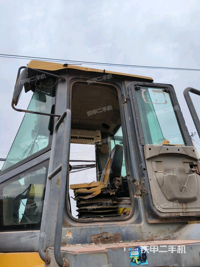 駕駛室正側(cè)（駕駛室部分）