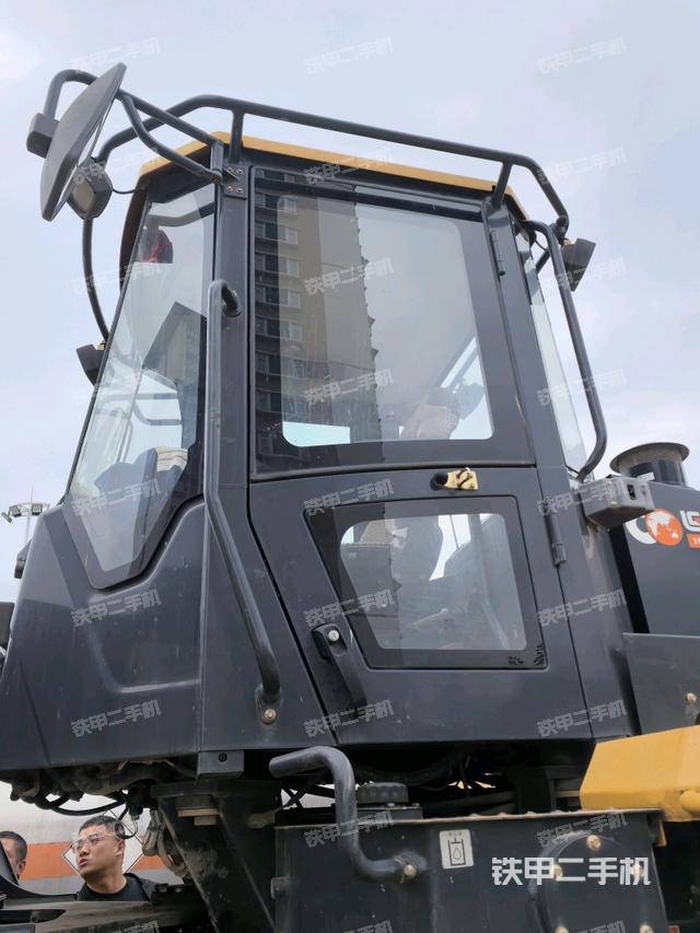 駕駛室正側(cè)（駕駛室部分）