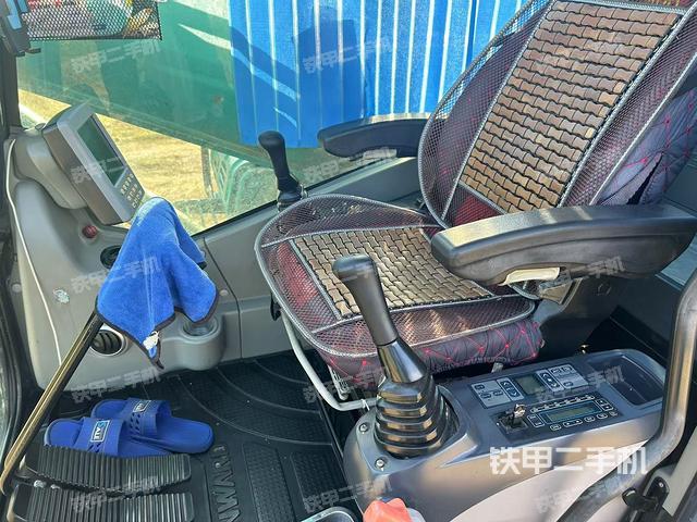 駕駛室整體（整機外觀）