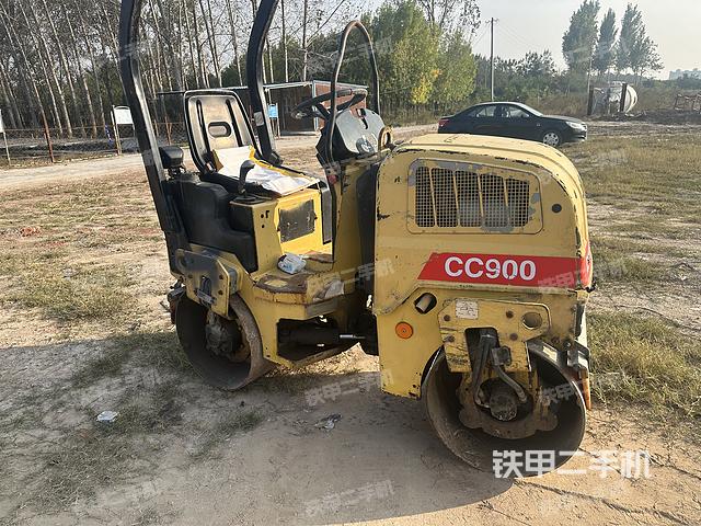 整機右側（設備外觀及核心部件）