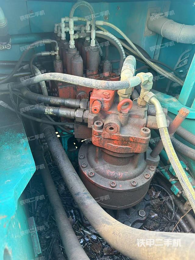 回轉(zhuǎn)馬達和主控閥（整機外觀）