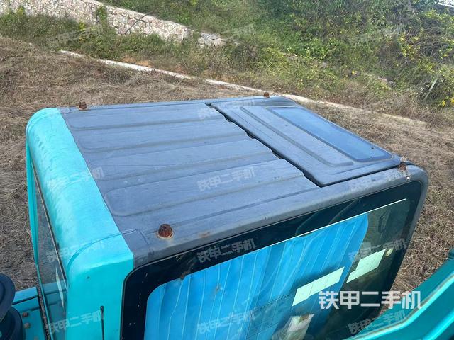 駕駛室頂部（整機外觀）