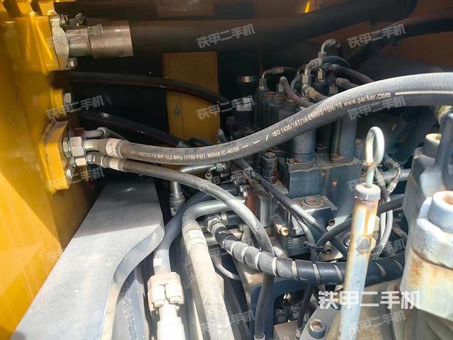 液壓泵艙室正面整體（整機(jī)外觀）