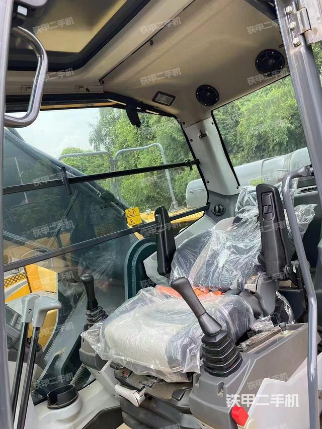 駕駛室整體（整機(jī)外觀）