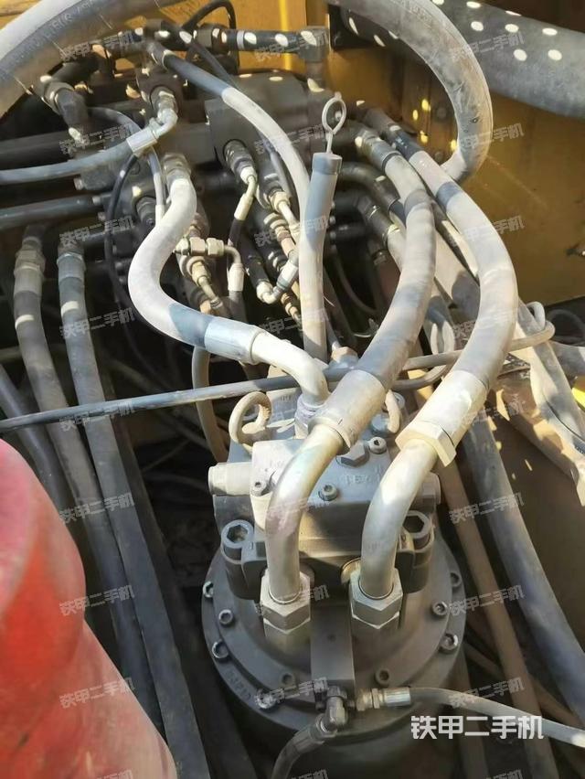 回轉(zhuǎn)馬達和主控閥（整機外觀）