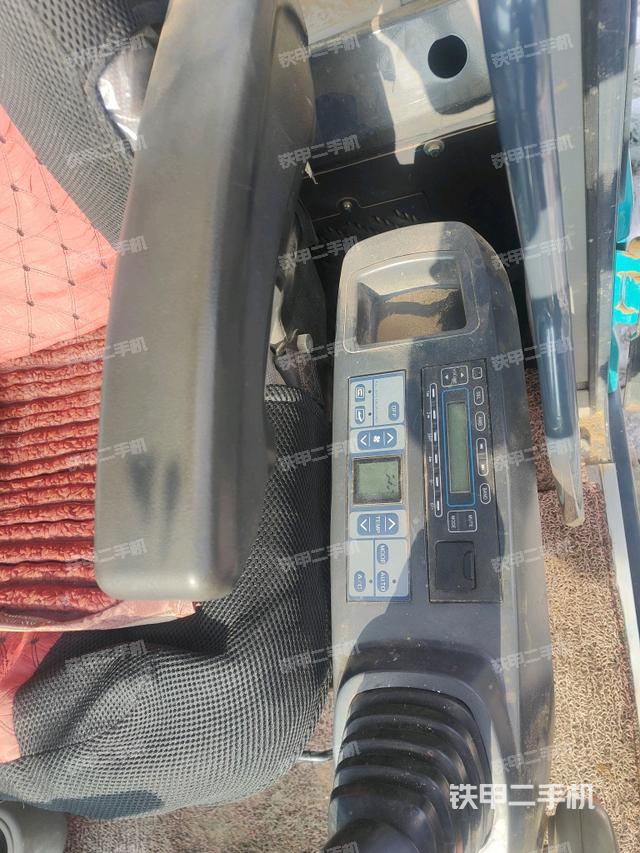 座椅左側(cè)控制臺(tái)/音響/含左手柄（駕駛室部分）