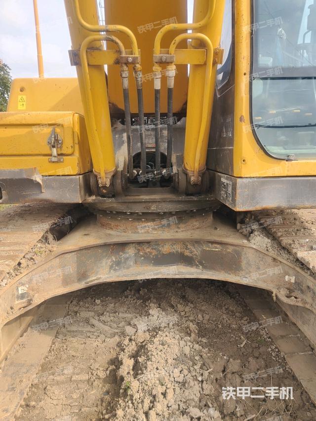 轉(zhuǎn)盤和下車架正前（工作和回轉(zhuǎn)裝置）