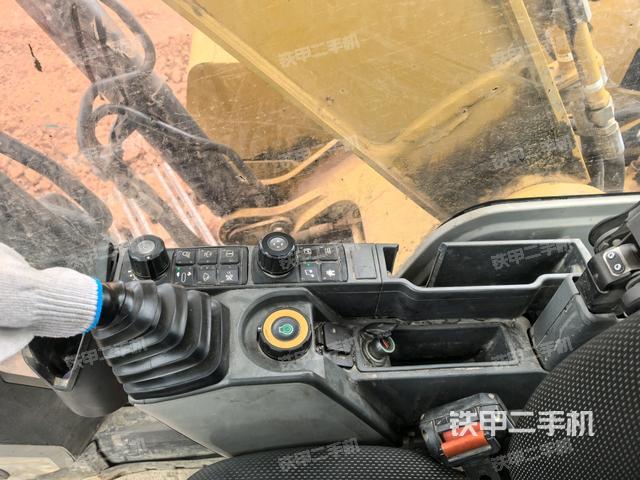 座椅右側(cè)控制臺/鑰匙門/油門/含右手柄（駕駛室部分）