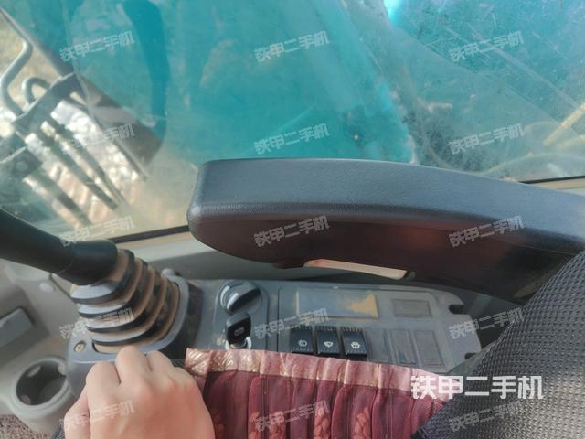 座椅右側(cè)控制臺(tái)/鑰匙門/油門/含右手柄（駕駛室部分）