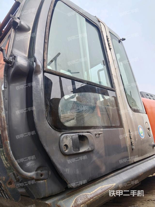 駕駛室整體（整機外觀）