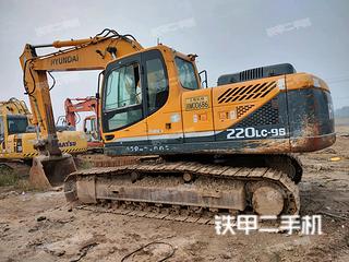 现代220LC挖掘机实拍图片