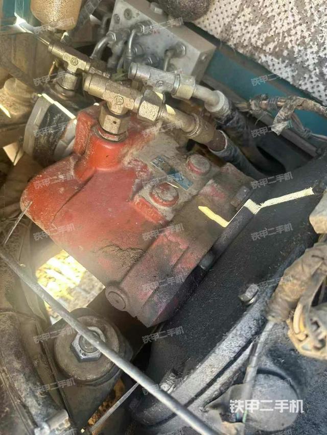 液壓泵艙室正面整體（整機(jī)外觀）