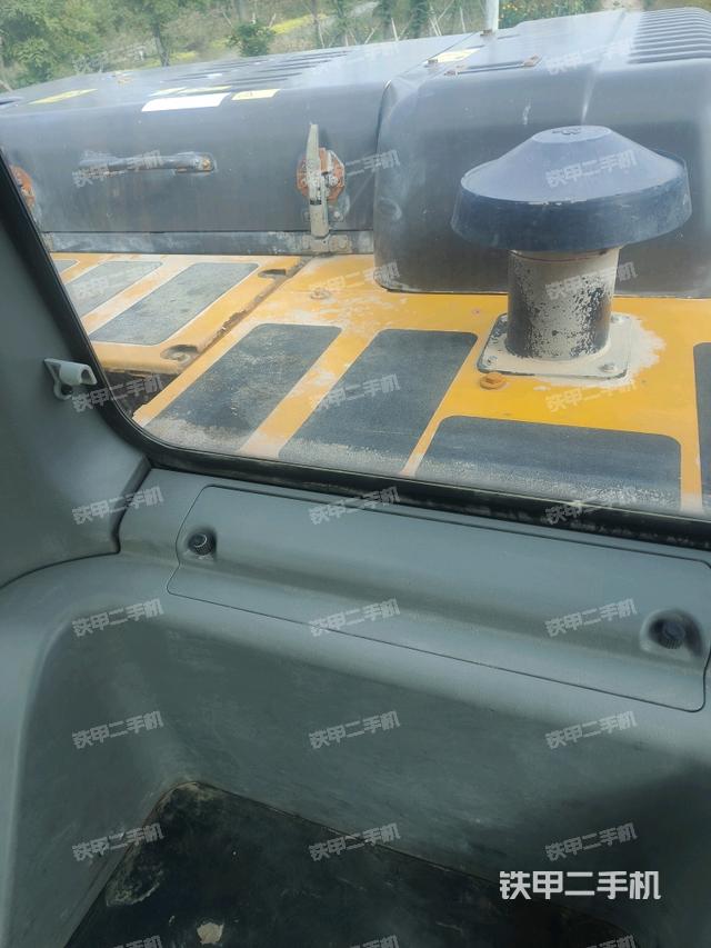 后窗玻璃角標（駕駛室部分）