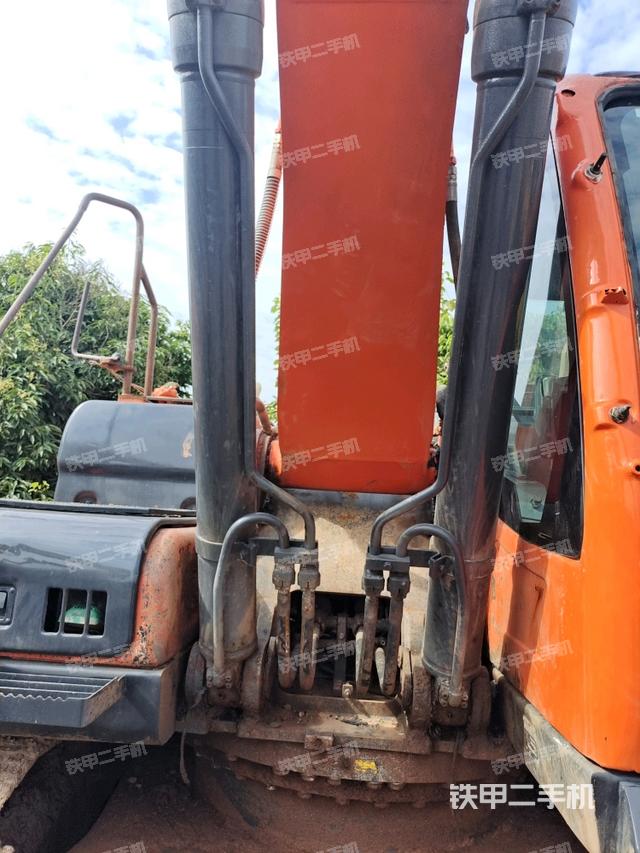 大臂油缸整體?豎拍(工作和回轉(zhuǎn)裝置) 大臂油缸整體?豎拍(工作和回轉(zhuǎn)裝置)