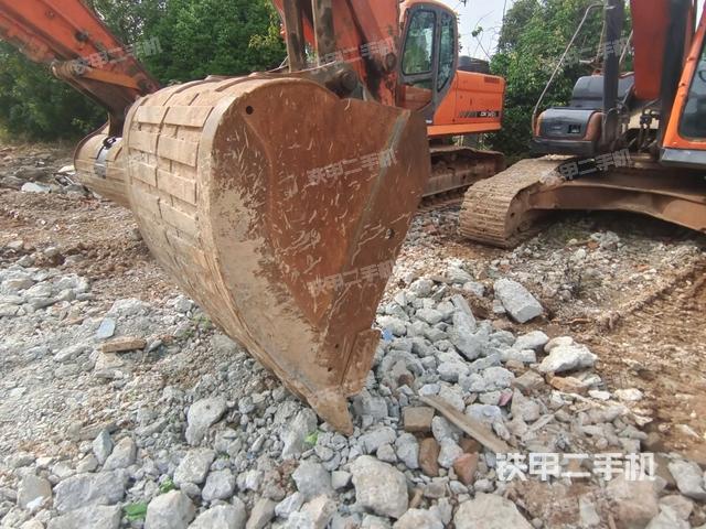 小臂整體左后(工作和回轉(zhuǎn)裝置) 小臂整體左后(工作和回轉(zhuǎn)裝置)