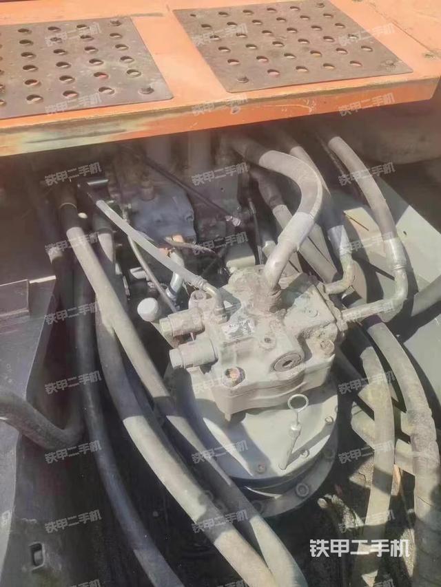 回轉(zhuǎn)馬達和主控閥（整機外觀）