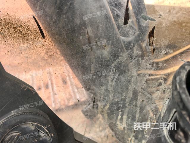 左后方玻璃角標(biāo)（駕駛室部分）