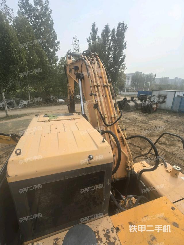 驾驶室顶部（整机外观）