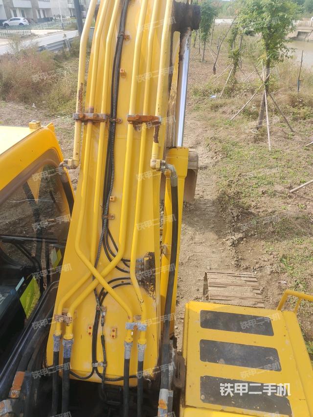 大臂背部俯視（工作和回轉(zhuǎn)裝置）