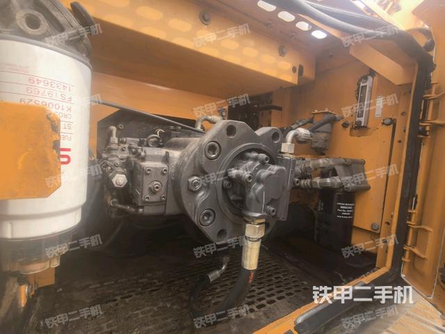 液压泵舱室正面整体（整机外观）