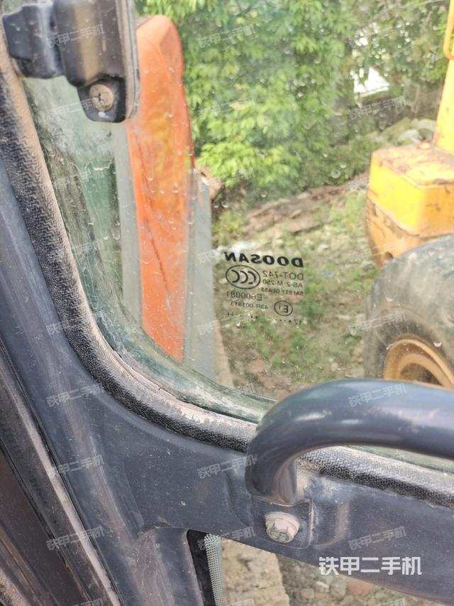 后窗玻璃角標(biāo)(駕駛室部分) 后窗玻璃角標(biāo)(駕駛室部分)