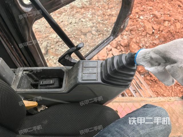 座椅左側(cè)控制臺/音響/含左手柄（駕駛室部分）