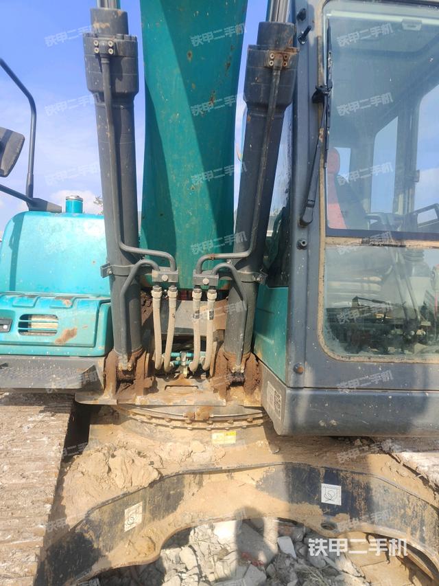 大臂油缸整體?豎拍（工作和回轉(zhuǎn)裝置）