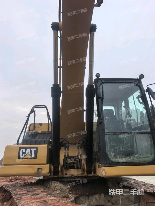 大臂油缸整體?豎拍（工作和回轉(zhuǎn)裝置）