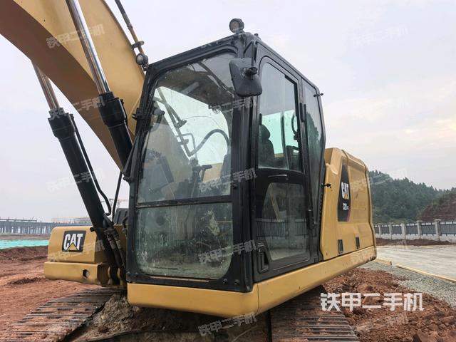 右側(cè)玻璃角標(biāo)（駕駛室部分）