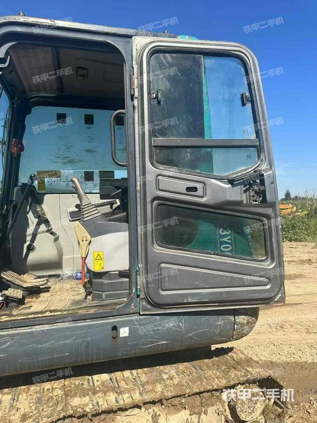 駕駛室整體（整機(jī)外觀）