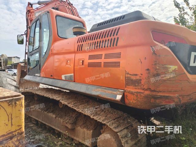 左后45(整機(jī)外觀) 左后45(整機(jī)外觀)