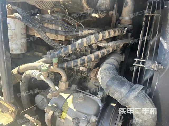 回轉(zhuǎn)馬達(dá)和主控閥（整機(jī)外觀）