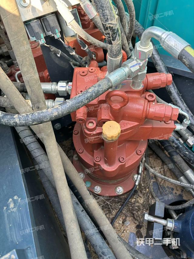 回轉(zhuǎn)馬達(dá)（上車部件）