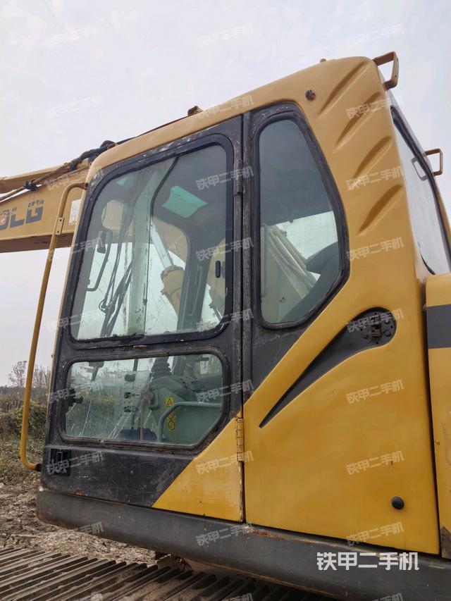 駕駛室整體（整機外觀）